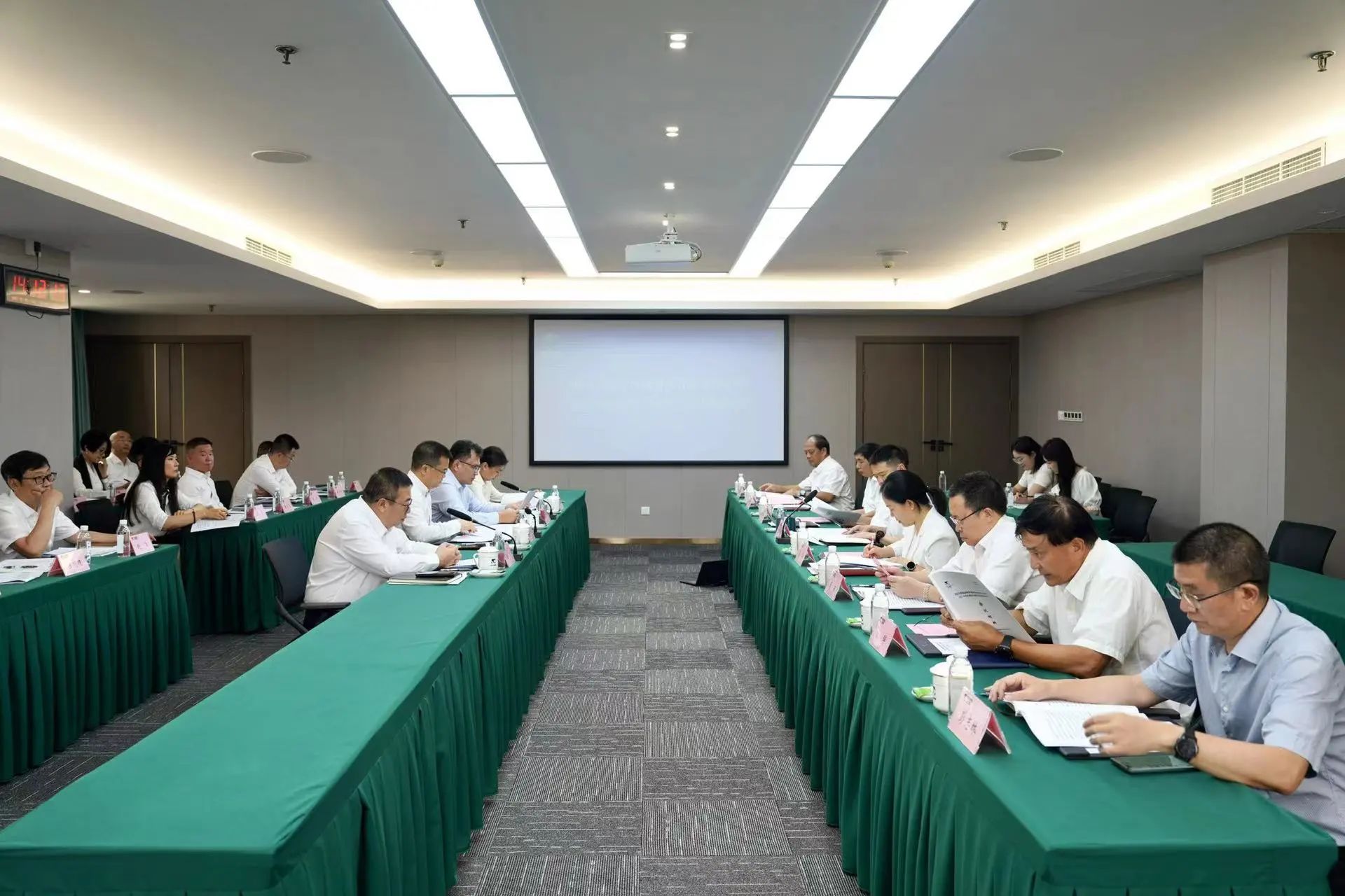 省尊龙时凯集团召开2023年度司理层向董事会述职报告会